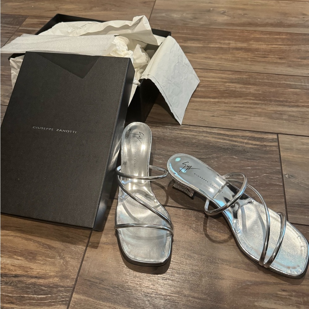 Giuseppe Zanotti Italian Designer Sandals $795 GORGEOUS Bling 😍 Prom Shoes NWT